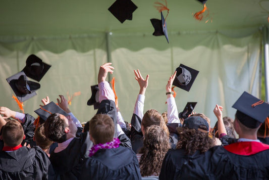 8 Ide Isi Hampers Wisuda Biar Fresh Graduate Makin Siap!