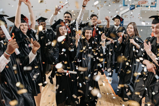 Mau Cuan? Ini 7 Ide Bisnis Hampers Wisuda yang Menguntungkan