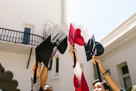 8 Inspirasi Kartu Ucapan Wisuda yang Menyentuh Hati