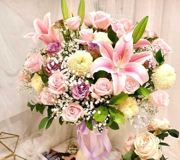 Vase, Lily, Baby Breath