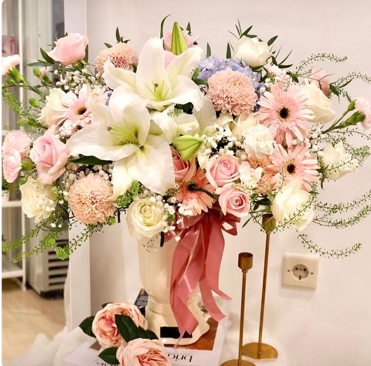 Vase, Lily, Garbera