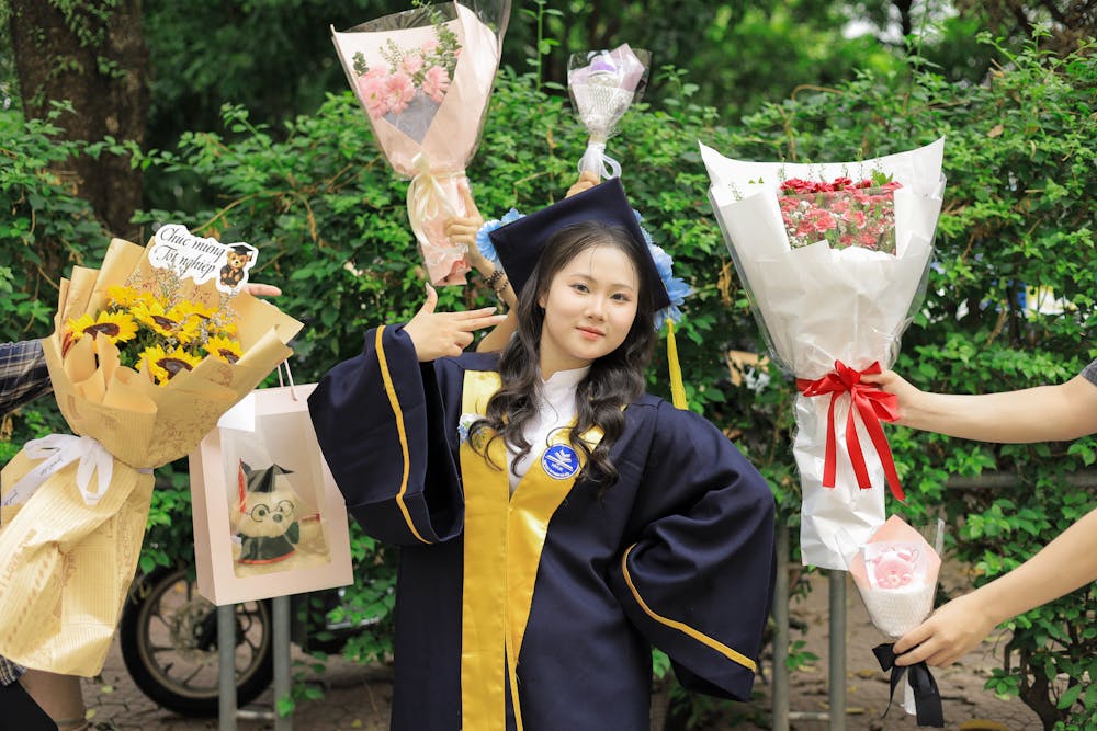 8 Ide Buket Bunga untuk Wisuda yang Berkesan