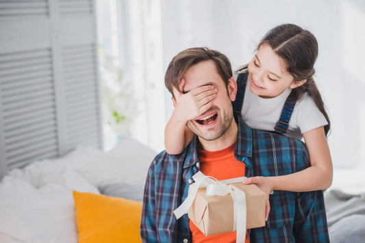 8 Ide Hadiah untuk Ayah yang Penuh Perhatian dan Berkesan