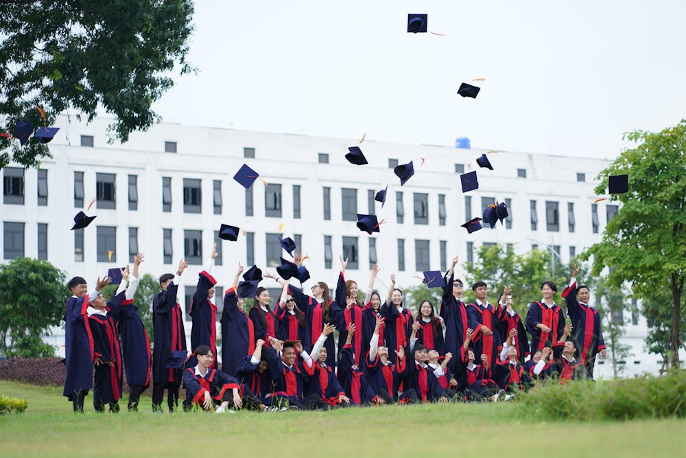 memilih-hadiah-wisuda
