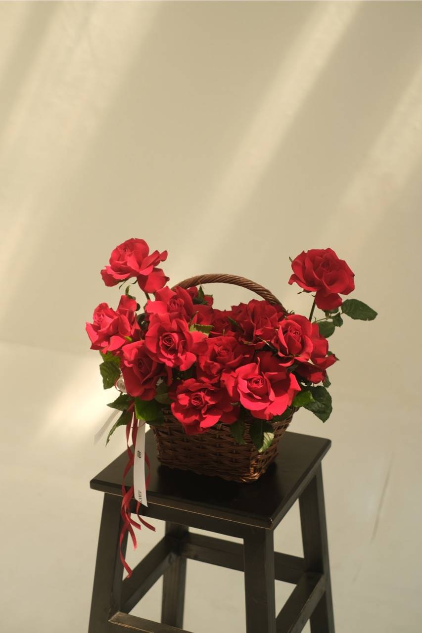 Basket Flower, Premium, Red Rose