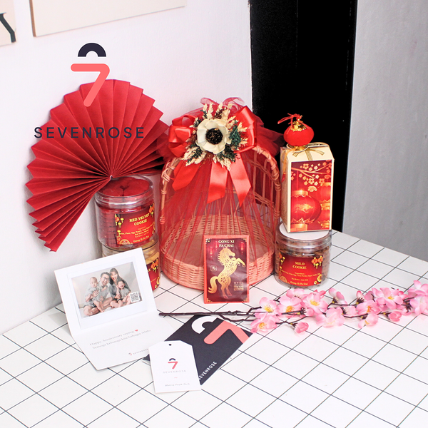 Red Spring Hampers