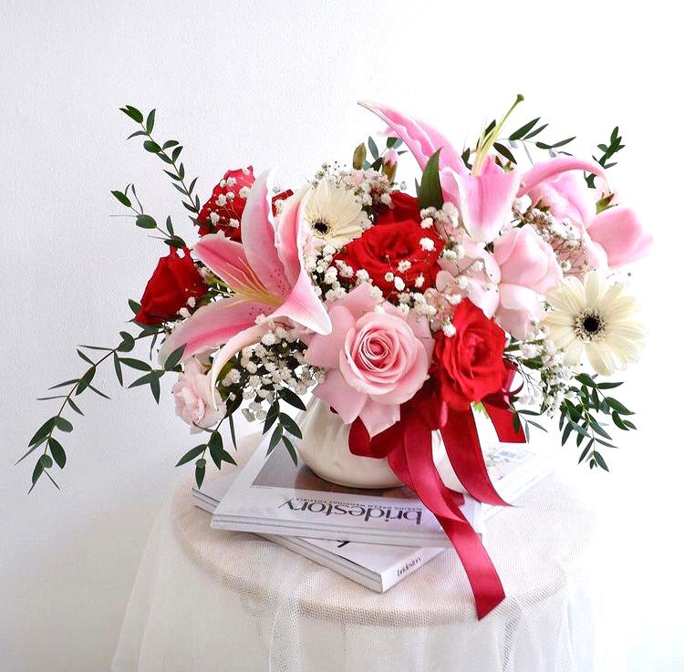 Vase, Lily, Baby Breath
